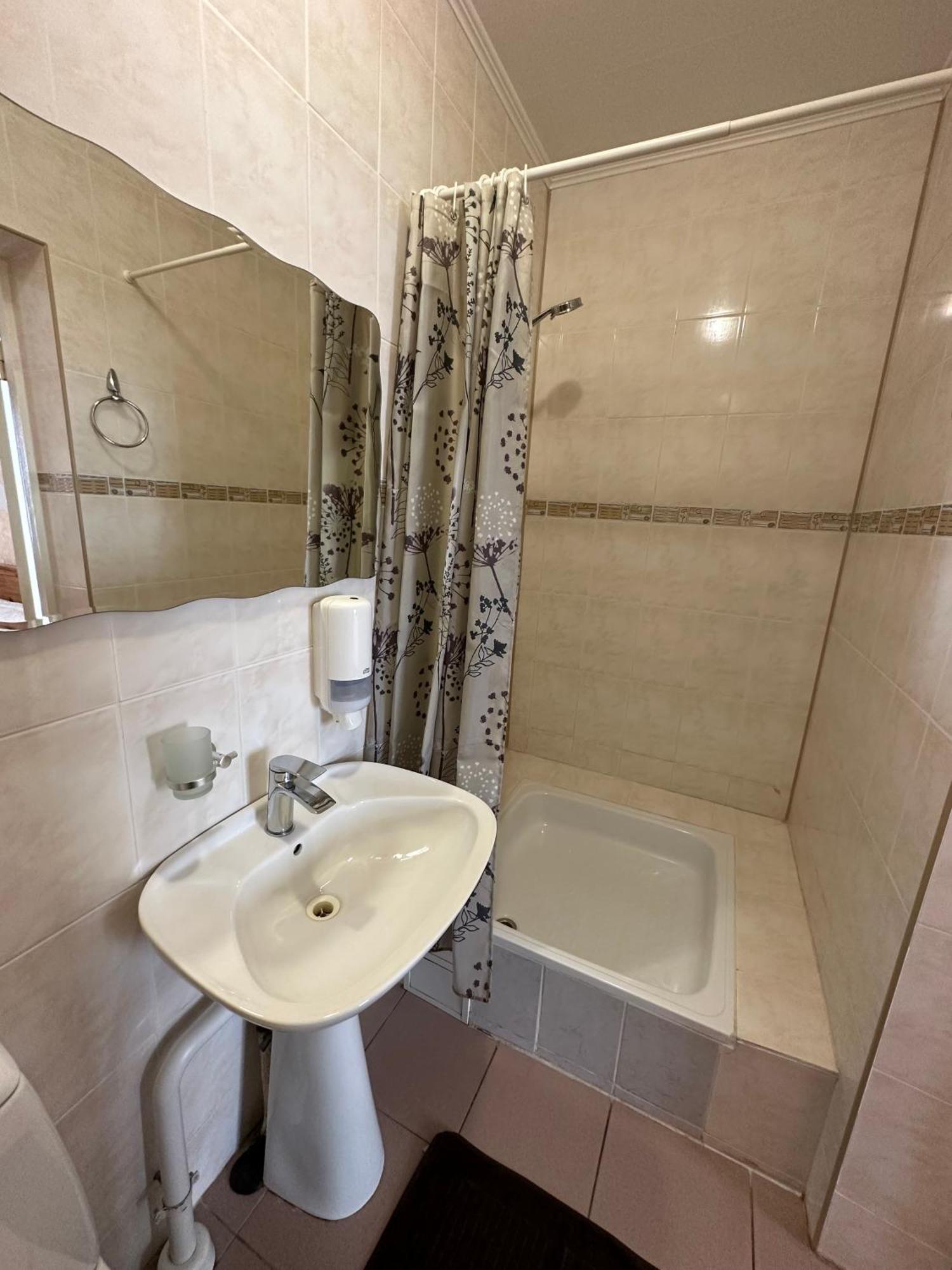 Radi Otel Brocēni Dış mekan fotoğraf